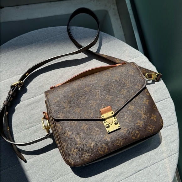 Louis Vuitton Monogram Crossbody Bag - Picture 1 of 9